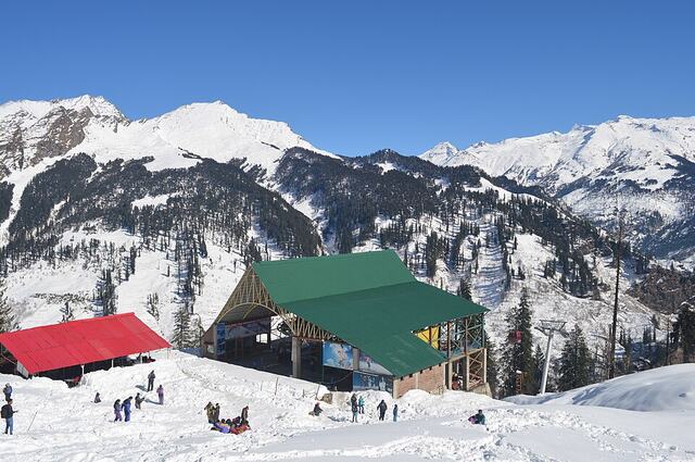 Solang Valley under snow